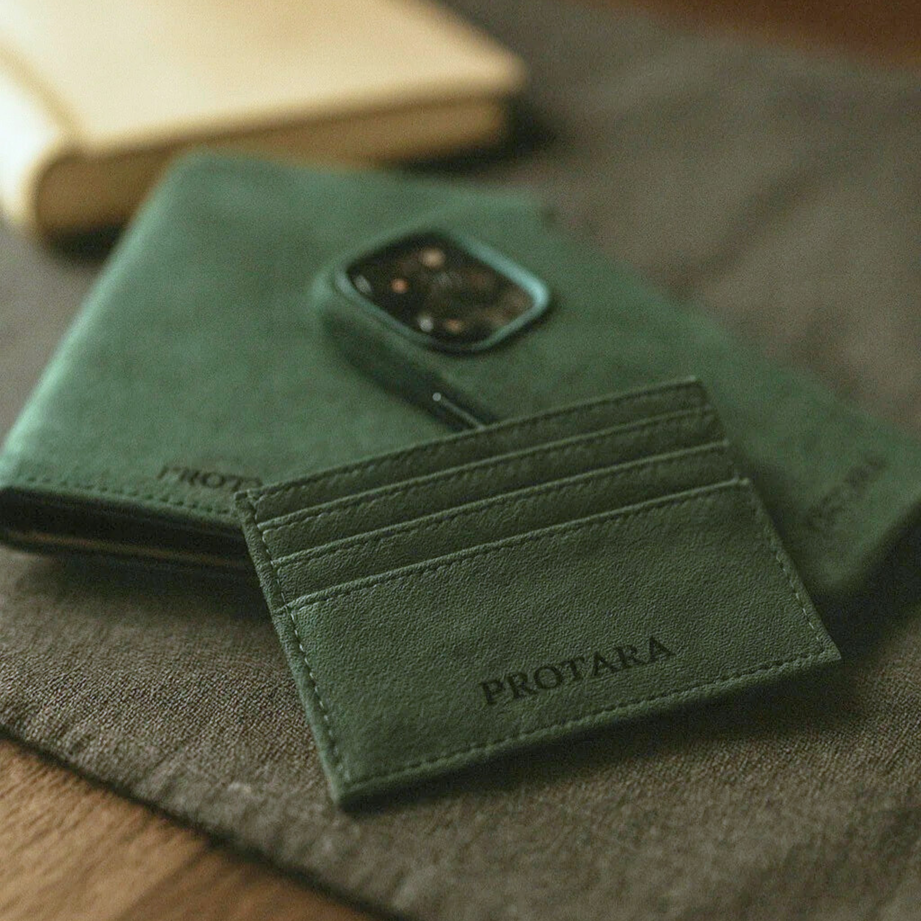 PROTARA Alcantara Kortholder - Expedition Green