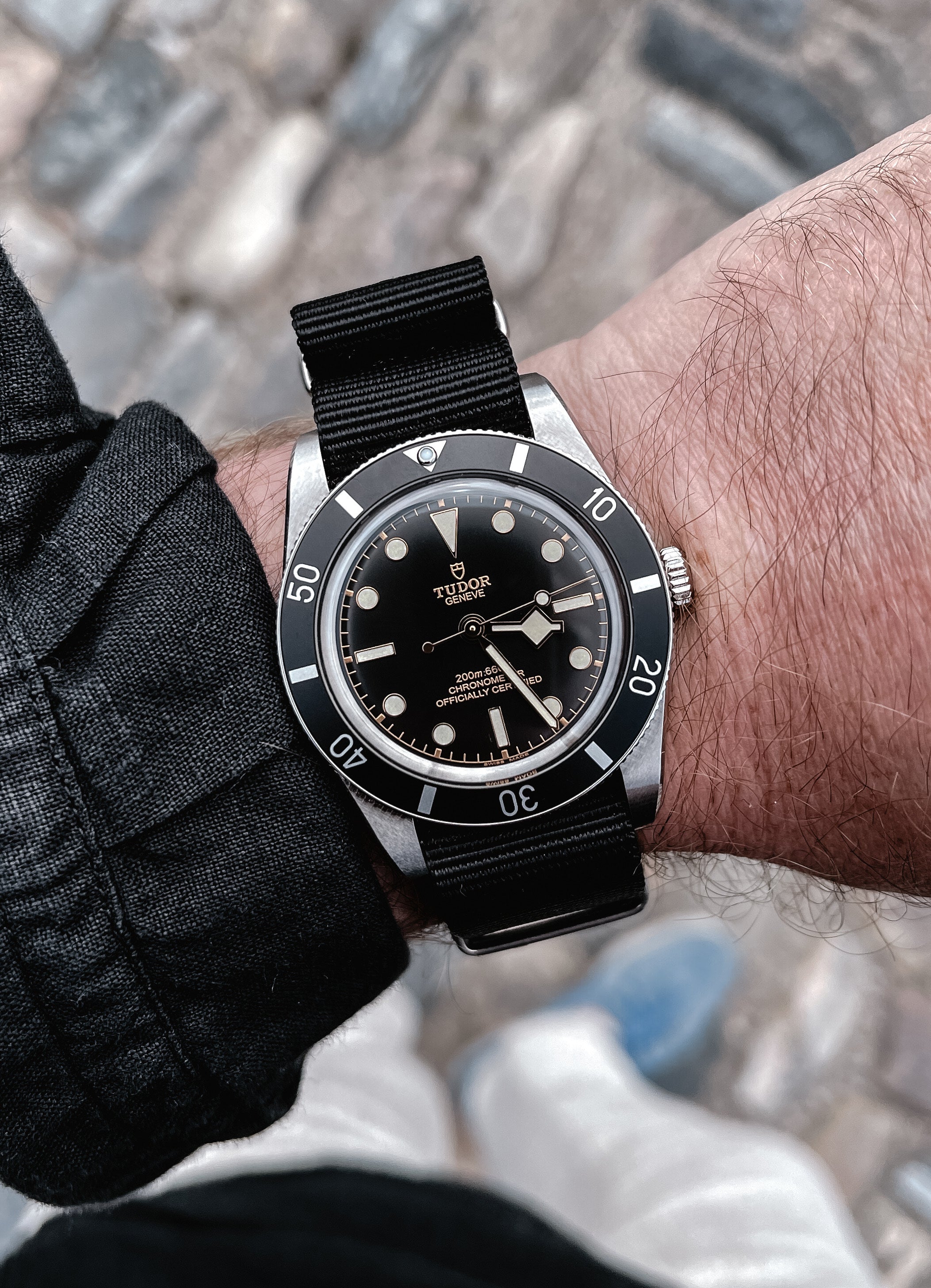 Klassisk nato strap i sort med sølvspenne